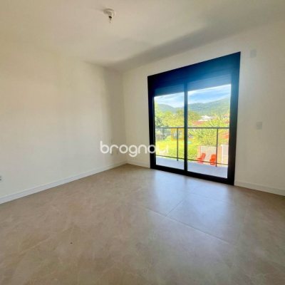 Casa com 179m², 3 quartos (sendo 3 suítes), no bairro Lagoa da Conceição em Florianópolis