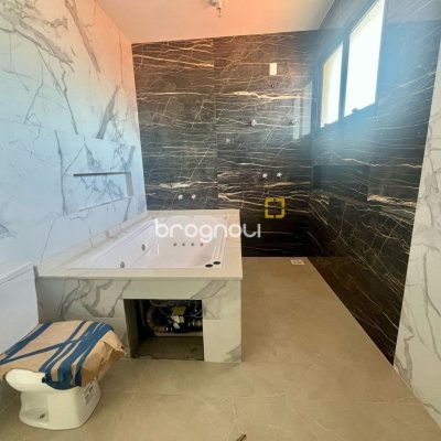 Casa com 179m², 3 quartos (sendo 3 suítes), no bairro Lagoa da Conceição em Florianópolis
