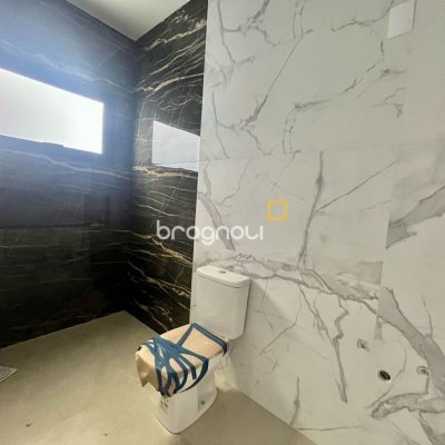 Casa com 179m², 3 quartos (sendo 3 suítes), no bairro Lagoa da Conceição em Florianópolis