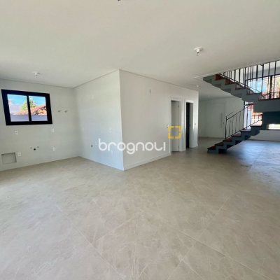 Casa com 179m², 3 quartos (sendo 3 suítes), no bairro Lagoa da Conceição em Florianópolis