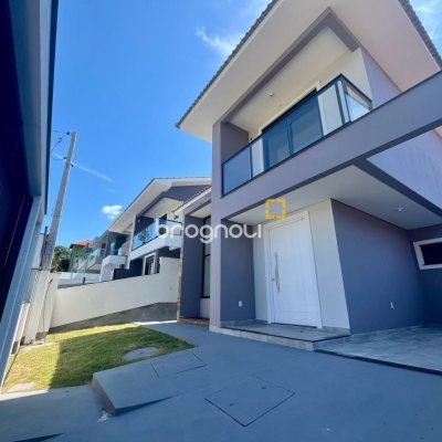 Casa com 179m², 3 quartos (sendo 3 suítes), no bairro Lagoa da Conceição em Florianópolis
