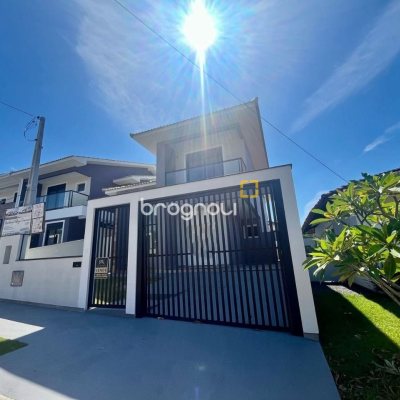 Casa com 179m², 3 quartos (sendo 3 suítes), no bairro Lagoa da Conceição em Florianópolis