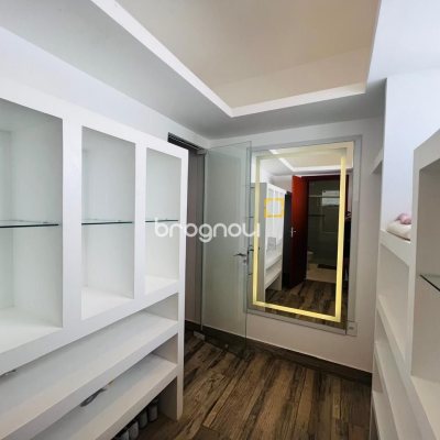 Casa de Condomínio com 350m², 4 quartos (sendo 3 suítes), 2 garagens, no bairro Rio Vermelho em Florianópolis