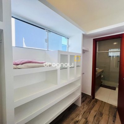 Casa de Condomínio com 350m², 4 quartos (sendo 3 suítes), 2 garagens, no bairro Rio Vermelho em Florianópolis