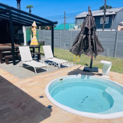 Casa de Condomínio com 350m², 4 quartos (sendo 3 suítes), 2 garagens, no bairro Rio Vermelho em Florianópolis