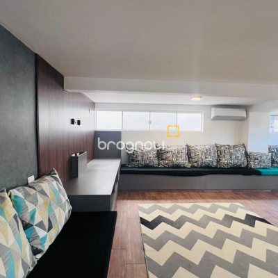 Casa de Condomínio com 350m², 4 quartos (sendo 3 suítes), 2 garagens, no bairro Rio Vermelho em Florianópolis
