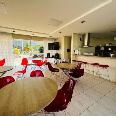 Casa de Condomínio com 350m², 4 quartos (sendo 3 suítes), 2 garagens, no bairro Rio Vermelho em Florianópolis