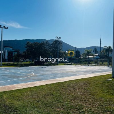 Casa de Condomínio com 350m², 4 quartos (sendo 3 suítes), 2 garagens, no bairro Rio Vermelho em Florianópolis