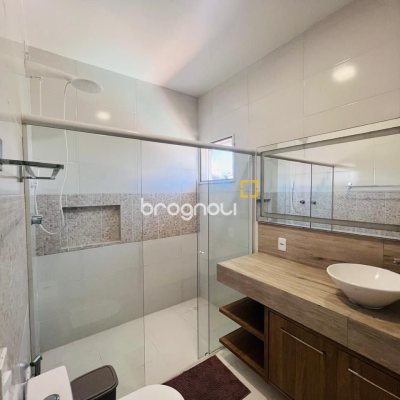Casa de Condomínio com 350m², 4 quartos (sendo 3 suítes), 2 garagens, no bairro Rio Vermelho em Florianópolis