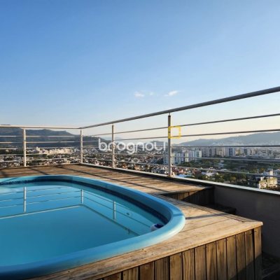 Casa com 264m², 4 quartos (sendo 1 suíte), 4 garagens, no bairro Itacorubi em Florianópolis