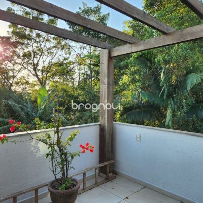 Casa com 264m², 4 quartos (sendo 1 suíte), 4 garagens, no bairro Itacorubi em Florianópolis