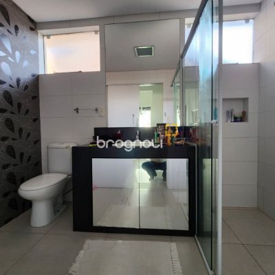 Casa com 264m², 4 quartos (sendo 1 suíte), 4 garagens, no bairro Itacorubi em Florianópolis