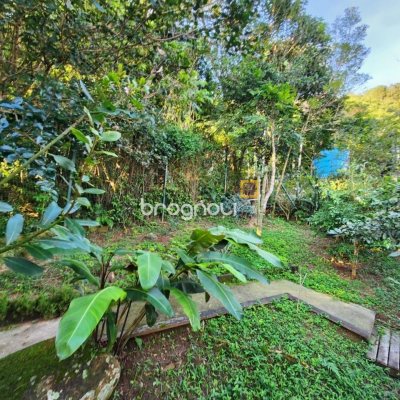 Casa com 264m², 4 quartos (sendo 1 suíte), 4 garagens, no bairro Itacorubi em Florianópolis