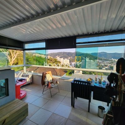 Casa com 264m², 4 quartos (sendo 1 suíte), 4 garagens, no bairro Itacorubi em Florianópolis