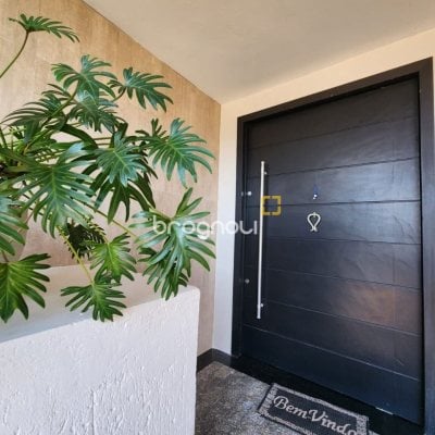 Casa com 264m², 4 quartos (sendo 1 suíte), 4 garagens, no bairro Itacorubi em Florianópolis