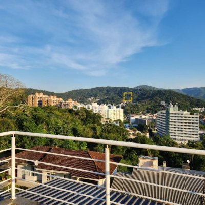 Casa com 264m², 4 quartos (sendo 1 suíte), 4 garagens, no bairro Itacorubi em Florianópolis
