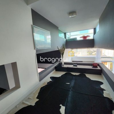 Casa com 264m², 4 quartos (sendo 1 suíte), 4 garagens, no bairro Itacorubi em Florianópolis
