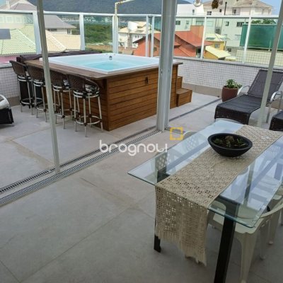 Cobertura com 237m², 3 quartos (sendo 3 suítes), 1 garagem, no bairro Açores em Florianópolis