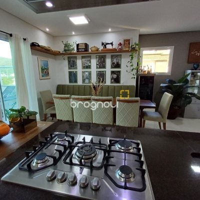 Cobertura com 237m², 3 quartos (sendo 3 suítes), 1 garagem, no bairro Açores em Florianópolis