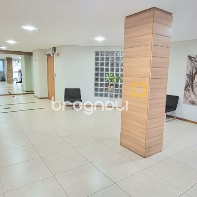 Apartamento com 93m², 2 quartos, 2 garagens, no bairro Trindade em Florianópolis