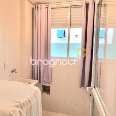 Apartamento com 93m², 2 quartos, 2 garagens, no bairro Trindade em Florianópolis
