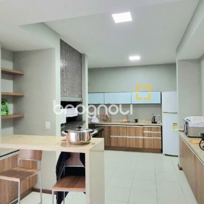 Apartamento com 93m², 2 quartos, 2 garagens, no bairro Trindade em Florianópolis
