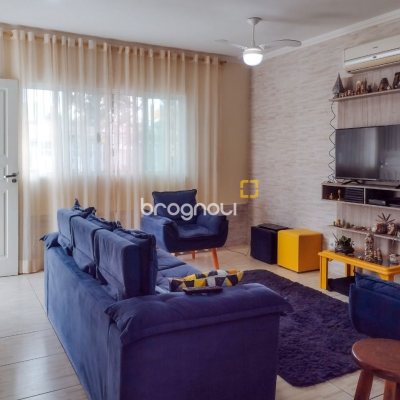 Casa com 120m², 3 quartos (sendo 1 suíte), 1 garagem, no bairro Cachoeira do Bom Jesus em Florianópolis