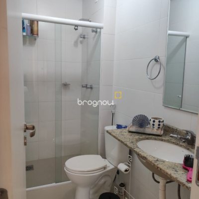 Cobertura com 95m², 2 quartos (sendo 1 suíte), 2 garagens, no bairro Açores em Florianópolis