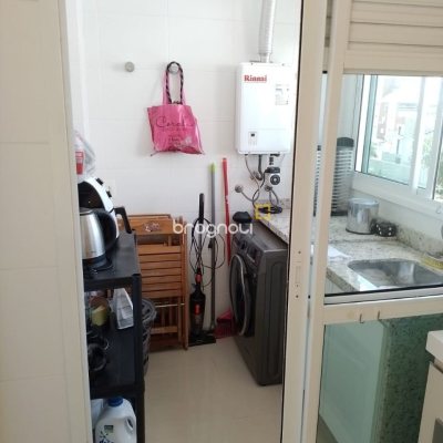 Cobertura com 95m², 2 quartos (sendo 1 suíte), 2 garagens, no bairro Açores em Florianópolis