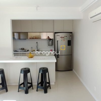Cobertura com 95m², 2 quartos (sendo 1 suíte), 2 garagens, no bairro Açores em Florianópolis