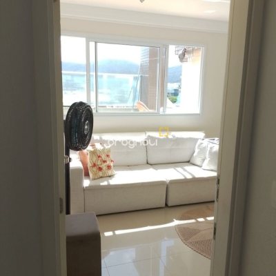 Cobertura com 95m², 2 quartos (sendo 1 suíte), 2 garagens, no bairro Açores em Florianópolis