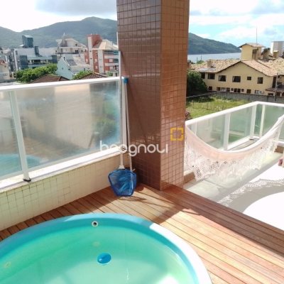 Cobertura com 95m², 2 quartos (sendo 1 suíte), 2 garagens, no bairro Açores em Florianópolis