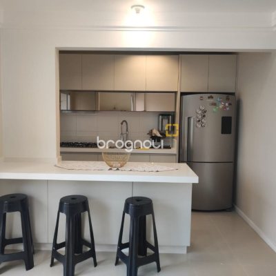 Cobertura com 95m², 2 quartos (sendo 1 suíte), 2 garagens, no bairro Açores em Florianópolis