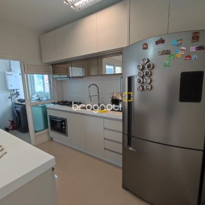 Cobertura com 95m², 2 quartos (sendo 1 suíte), 2 garagens, no bairro Açores em Florianópolis