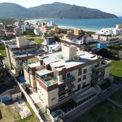 Cobertura com 95m², 2 quartos (sendo 1 suíte), 2 garagens, no bairro Açores em Florianópolis