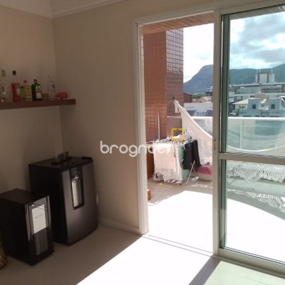 Cobertura com 95m², 2 quartos (sendo 1 suíte), 2 garagens, no bairro Açores em Florianópolis