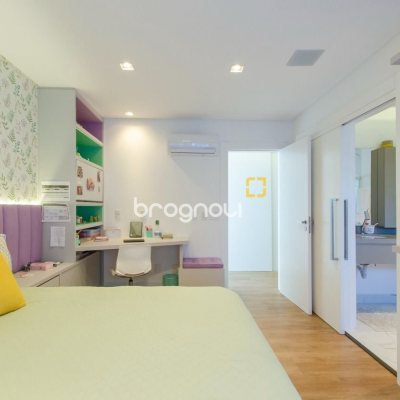 Casa de Condomínio com 942m², 6 quartos (sendo 5 suítes), 4 garagens, no bairro Cacupé em Florianópolis