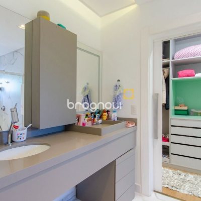 Casa de Condomínio com 942m², 6 quartos (sendo 5 suítes), 4 garagens, no bairro Cacupé em Florianópolis