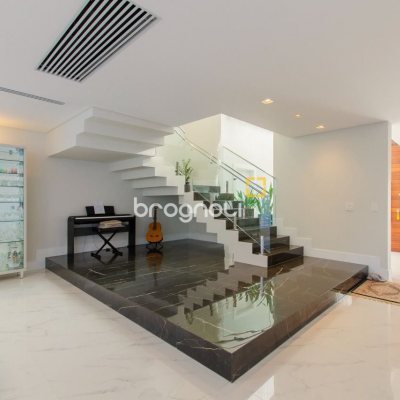 Casa de Condomínio com 942m², 6 quartos (sendo 5 suítes), 4 garagens, no bairro Cacupé em Florianópolis