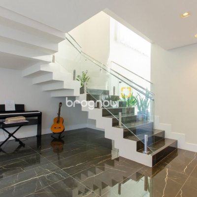 Casa de Condomínio com 942m², 6 quartos (sendo 5 suítes), 4 garagens, no bairro Cacupé em Florianópolis