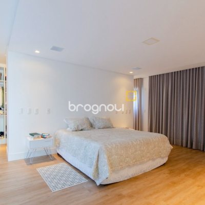 Casa de Condomínio com 942m², 6 quartos (sendo 5 suítes), 4 garagens, no bairro Cacupé em Florianópolis