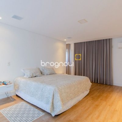 Casa de Condomínio com 942m², 6 quartos (sendo 5 suítes), 4 garagens, no bairro Cacupé em Florianópolis
