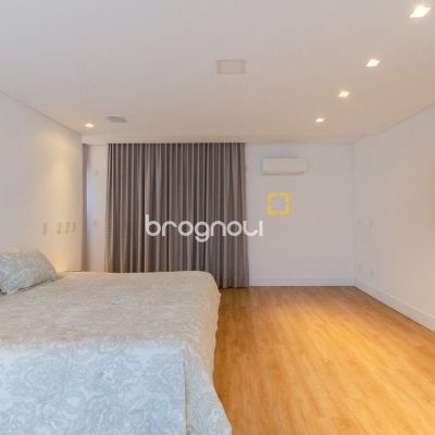 Casa de Condomínio com 942m², 6 quartos (sendo 5 suítes), 4 garagens, no bairro Cacupé em Florianópolis