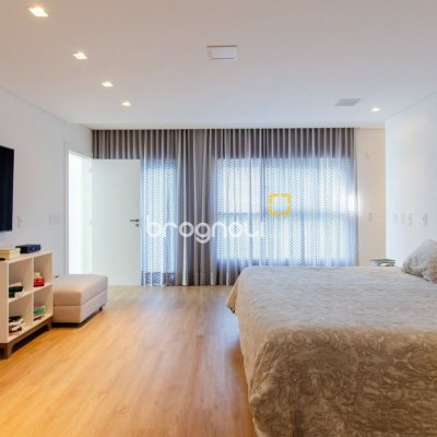 Casa de Condomínio com 942m², 6 quartos (sendo 5 suítes), 4 garagens, no bairro Cacupé em Florianópolis
