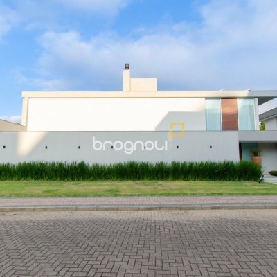 Casa de Condomínio com 942m², 6 quartos (sendo 5 suítes), 4 garagens, no bairro Cacupé em Florianópolis