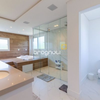 Casa de Condomínio com 942m², 6 quartos (sendo 5 suítes), 4 garagens, no bairro Cacupé em Florianópolis
