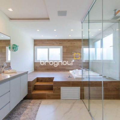 Casa de Condomínio com 942m², 6 quartos (sendo 5 suítes), 4 garagens, no bairro Cacupé em Florianópolis