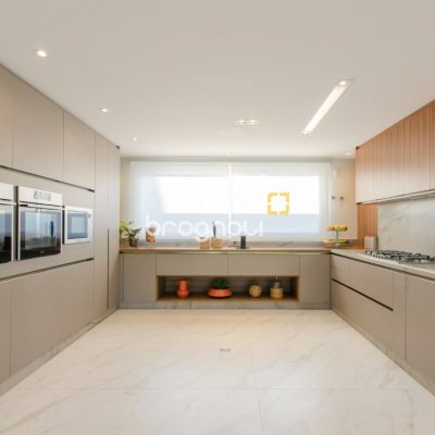 Casa de Condomínio com 942m², 6 quartos (sendo 5 suítes), 4 garagens, no bairro Cacupé em Florianópolis