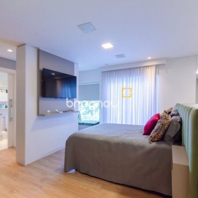 Casa de Condomínio com 942m², 6 quartos (sendo 5 suítes), 4 garagens, no bairro Cacupé em Florianópolis