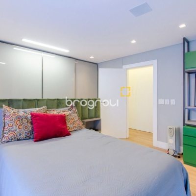 Casa de Condomínio com 942m², 6 quartos (sendo 5 suítes), 4 garagens, no bairro Cacupé em Florianópolis